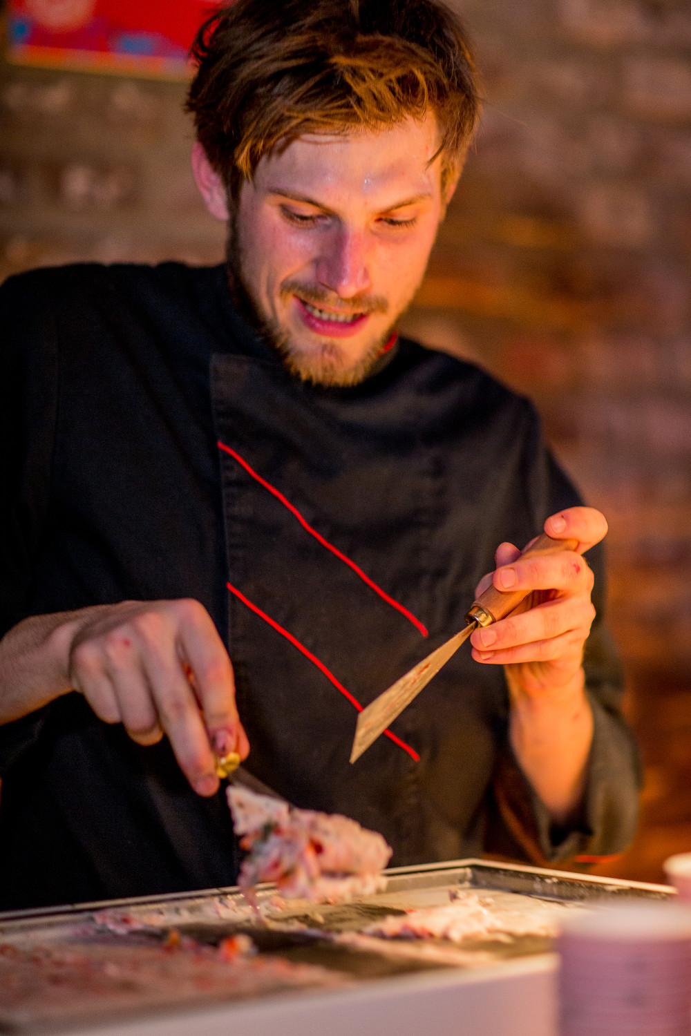 Eis Teppanyaki Eis zubereitet auf Teppanyaki