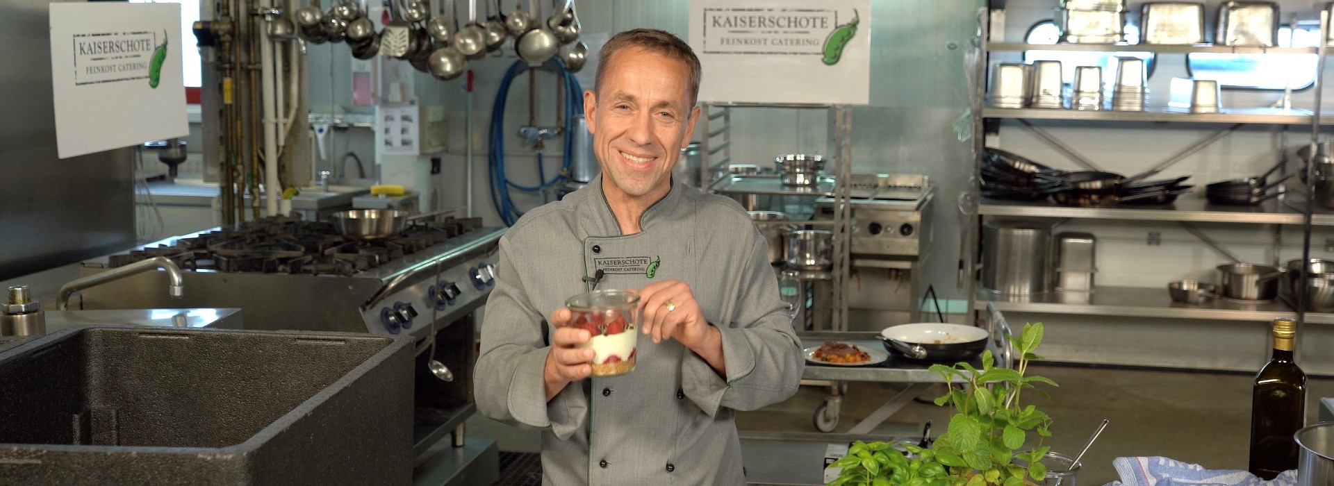 Digitales Dinner mit Koch-Show-Videos und Catering nach Hause